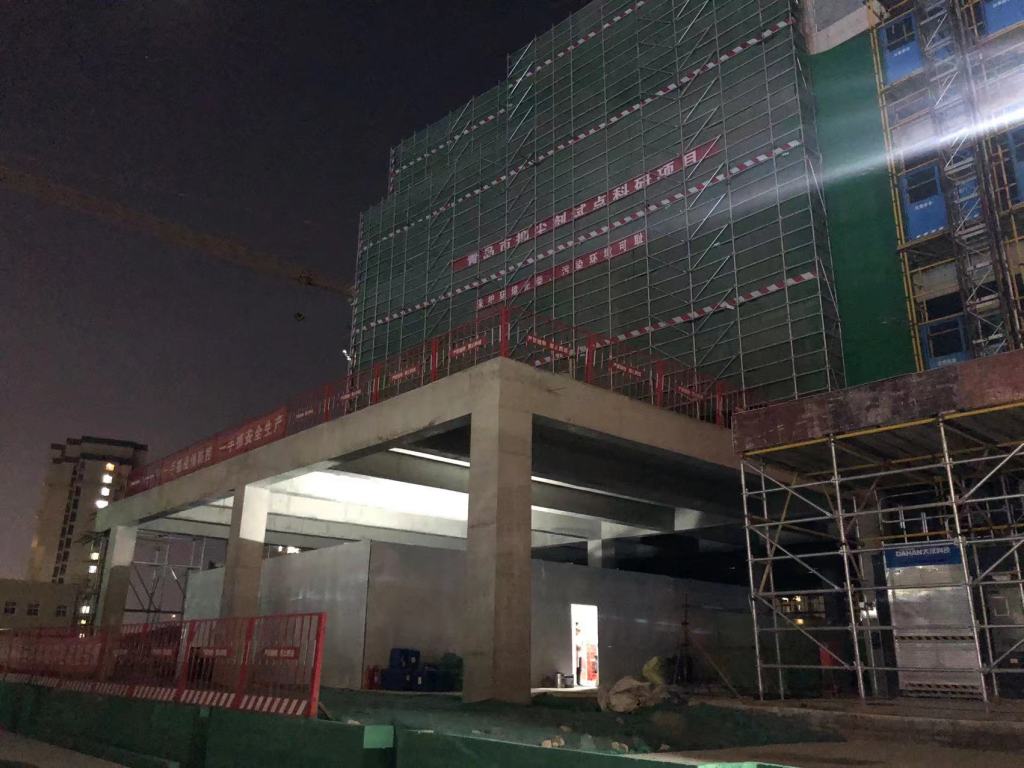 夜里的工地静悄悄!青岛市住建局夜查违规施工,为考生做好“护航人”-半岛网