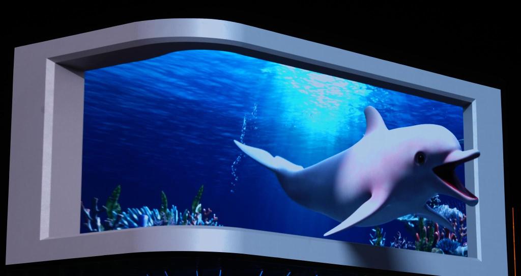 7月23日晚,记者专门守在巨幅裸眼3d大屏前,用图像和文字的形式记录