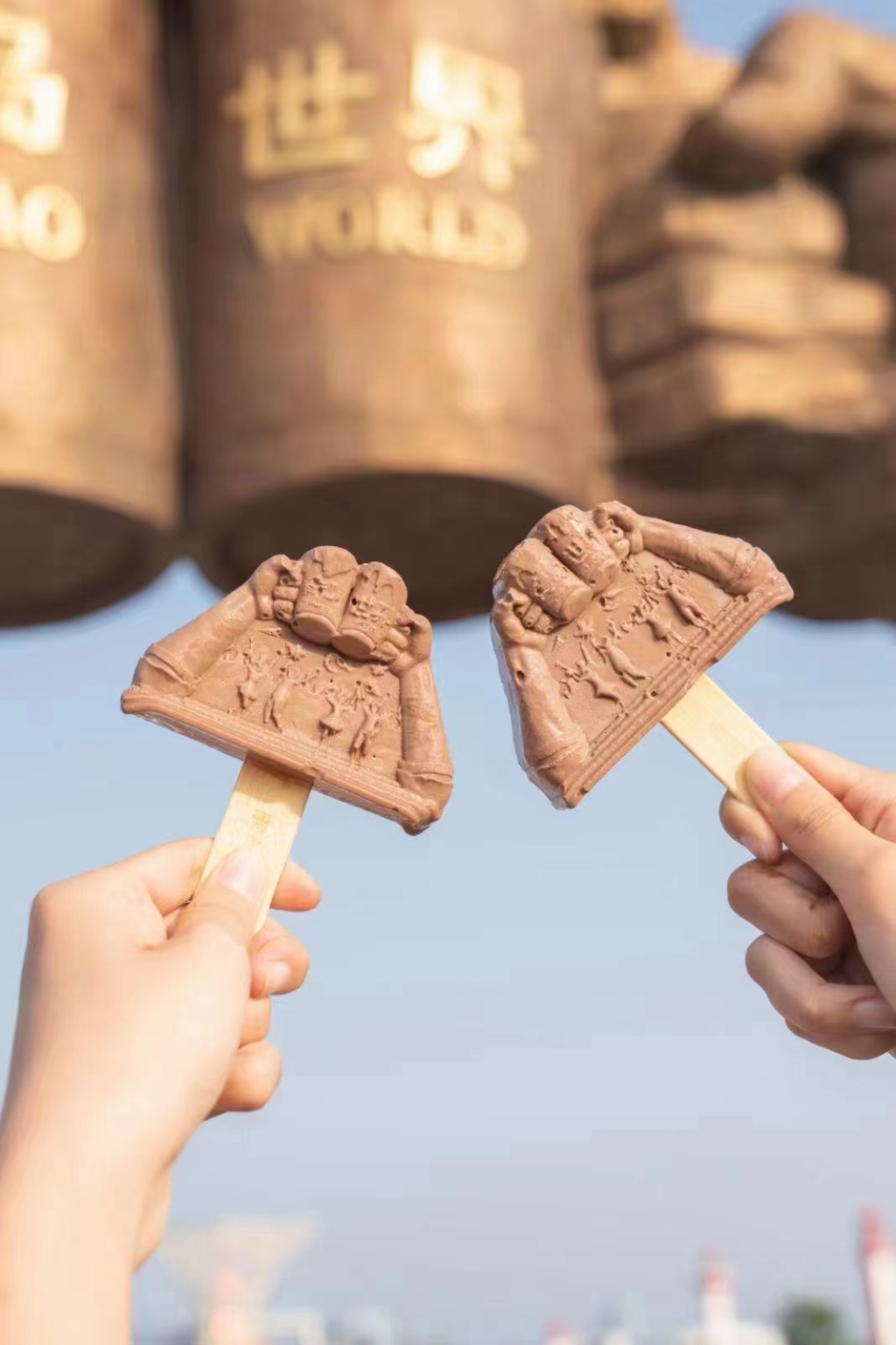 青岛与世界干杯!这支网红文创雪糕火了,快来金沙滩啤酒城打卡吧