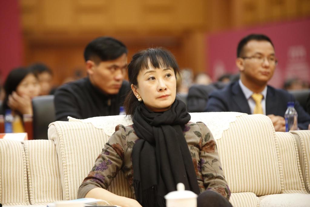 用十二时辰翻开中国的小康新篇章李舫新作中国十二时辰中的脱贫镜头