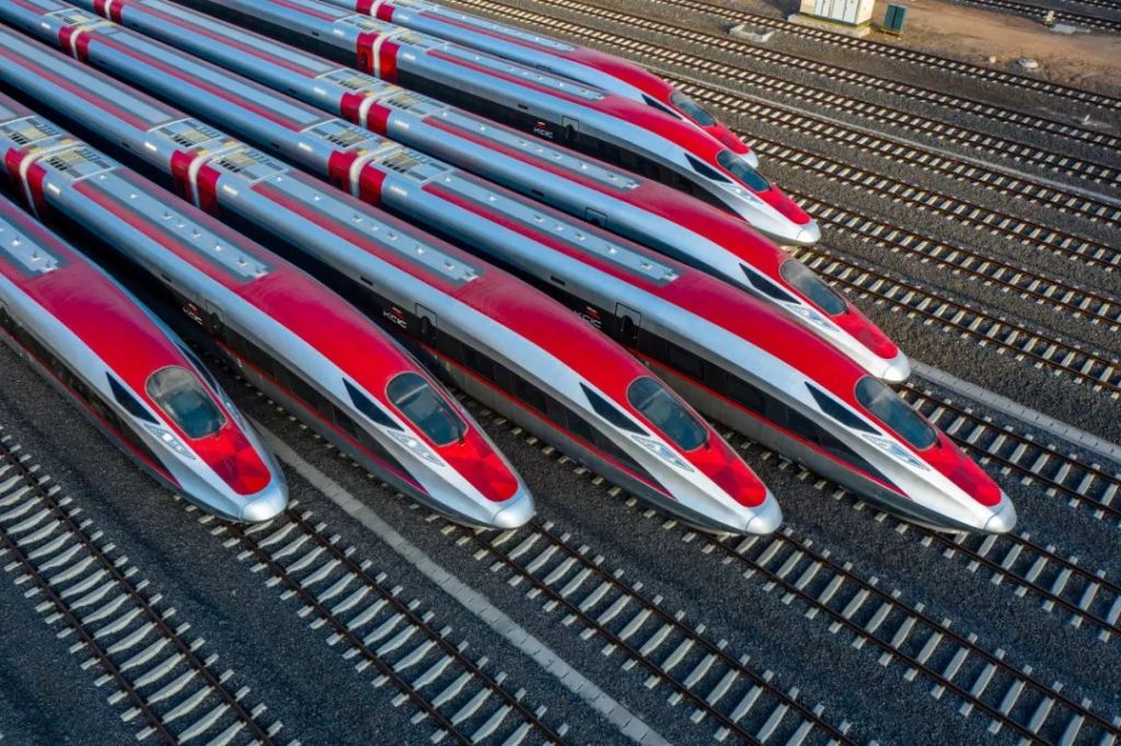 高清大图来了雅万高铁高速动车组在青岛下线