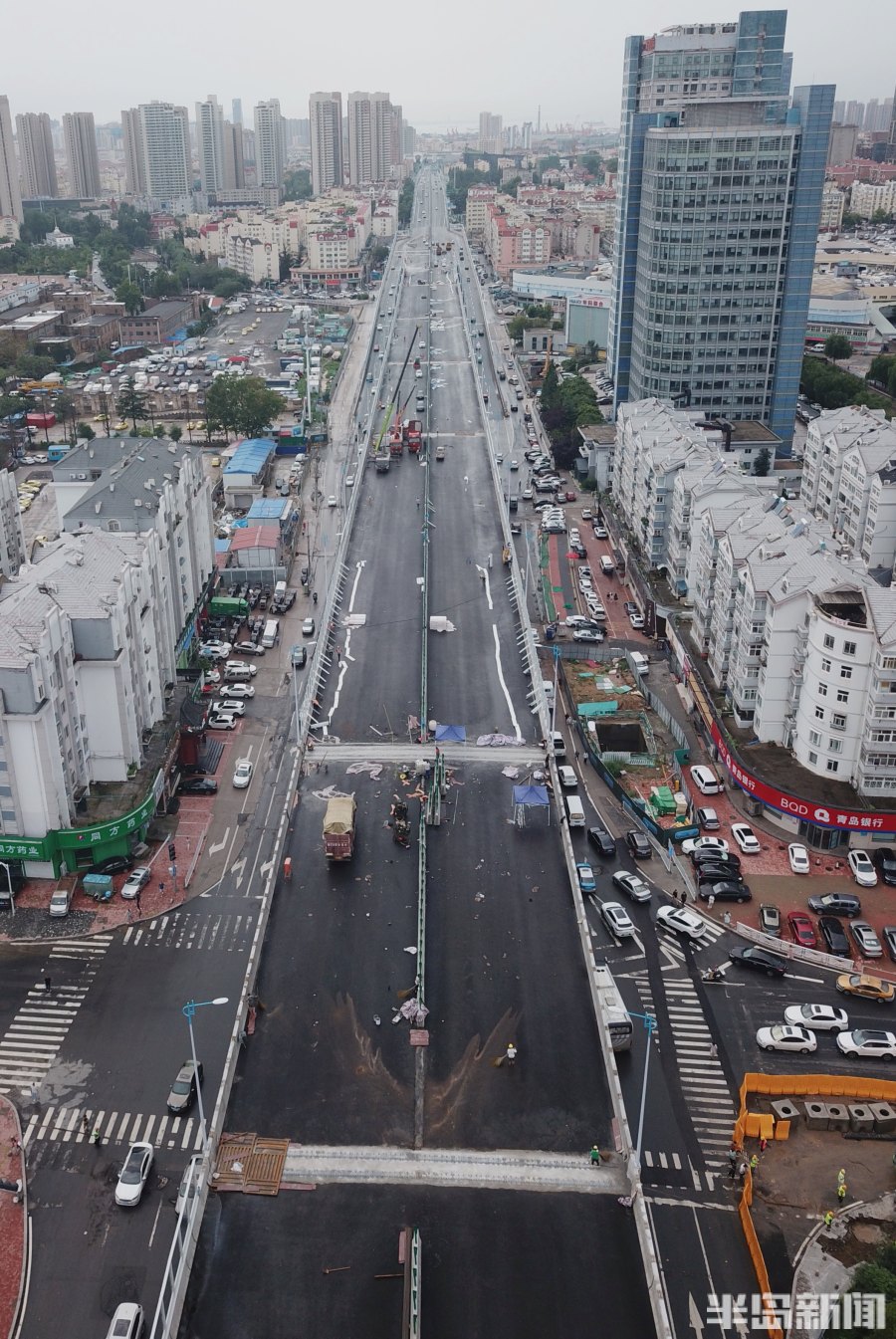 杭鞍高架路东延项目高架桥铺设沥青 期待通车!