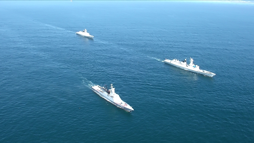 蓝天作幕碧海搭台海洋之杯水面舰艇专业比赛举行海上开幕式