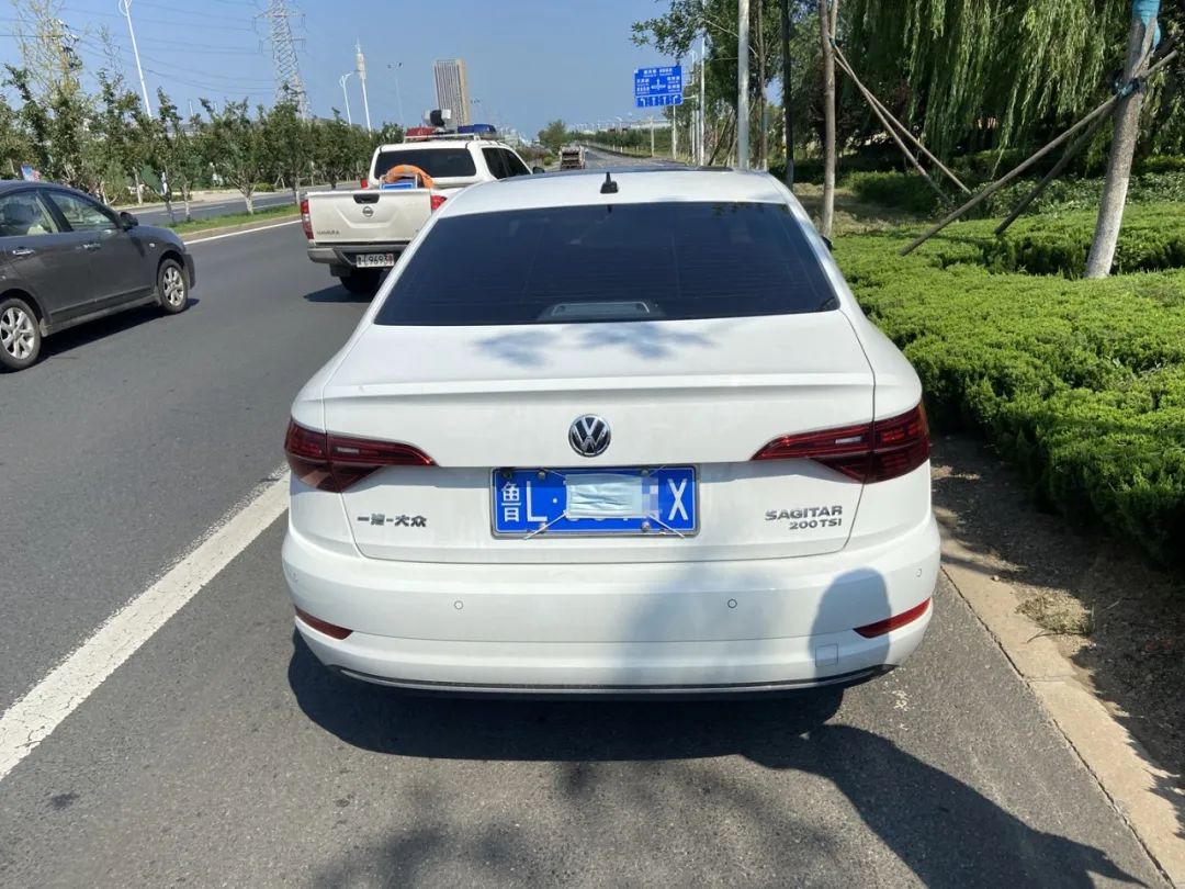 日照一男子用口罩遮挡车牌号被交警处罚