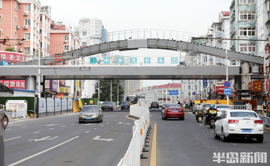 青岛台东步行街景观天桥初现雏形-半岛网