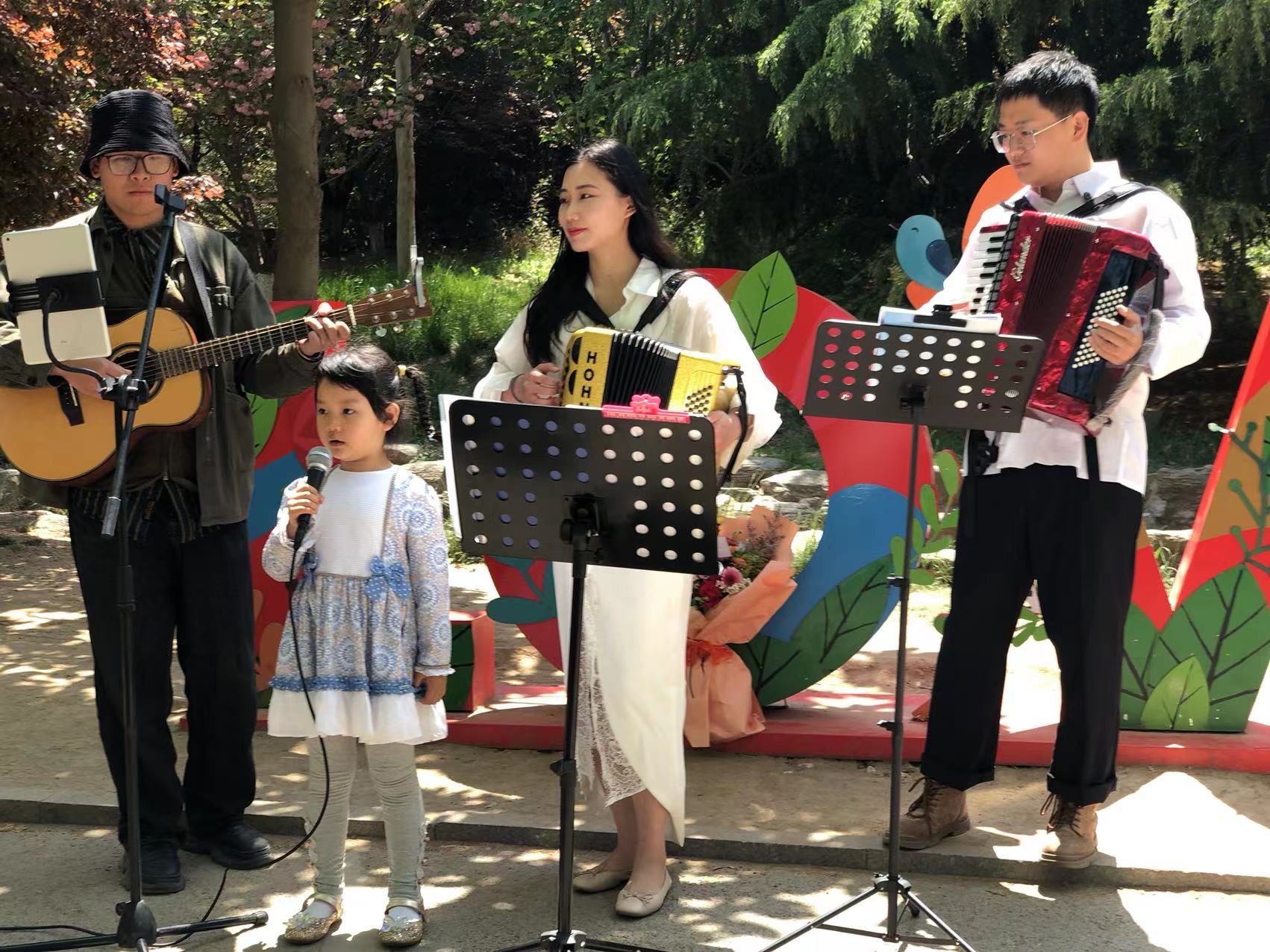青岛巴扬手风琴乐团 “乐动市南 最美遇见 ”城市音乐角靓丽的风景线-半岛网