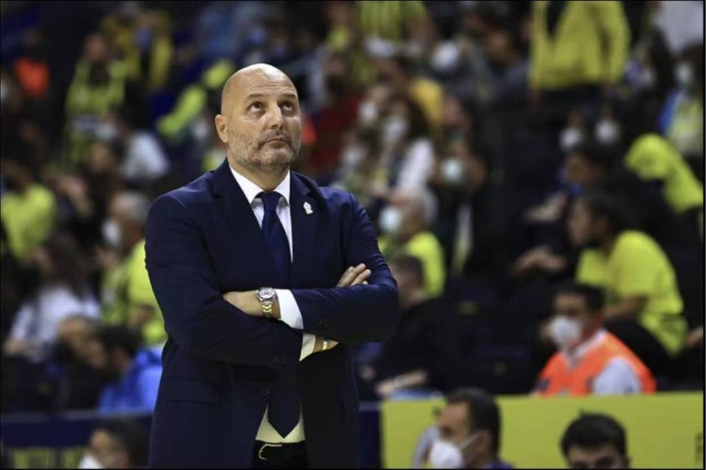 紧跟世界潮流!中国男篮抓防反+投三分 主帅拥有话语权_中国男篮主教练更换 乔尔杰维奇接替杜锋 中国男篮新教练背景