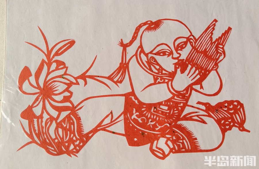 "剪纸奶奶"李文玲有绝活,几剪子就能变出只小白兔