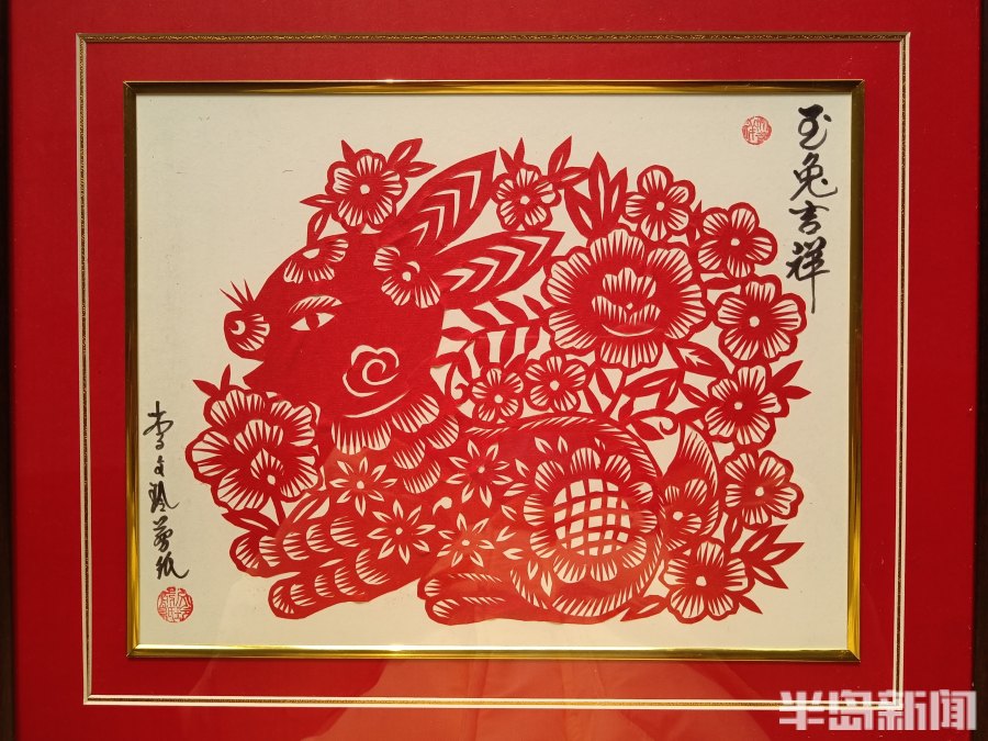 "剪纸奶奶"李文玲有绝活,几剪子就能变出只小白兔