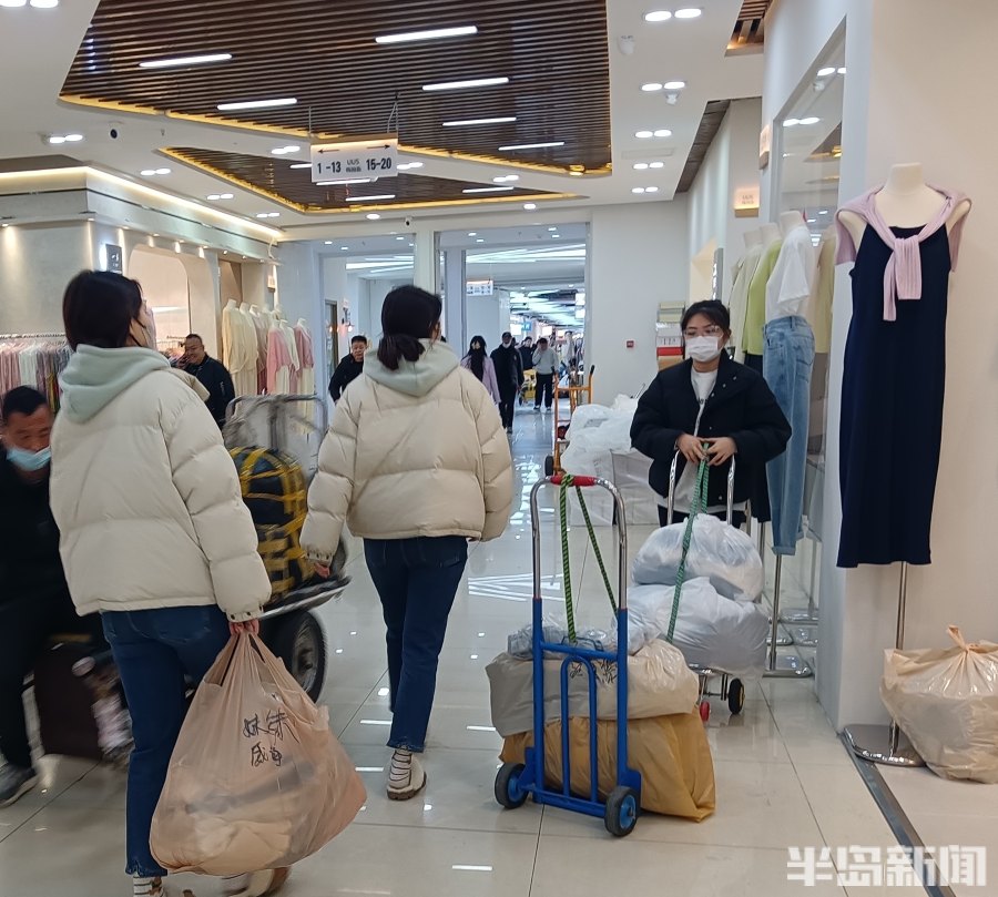 海量春装上新 即墨服装市场采批忙-半岛网