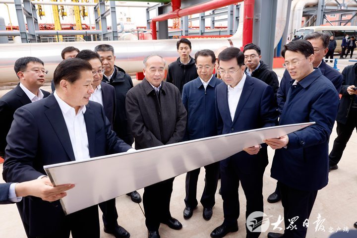 林武在青岛董家口经济区调研时强调 聚焦绿色低碳加快转型升级 不断提升产业核心竞争力-半岛网