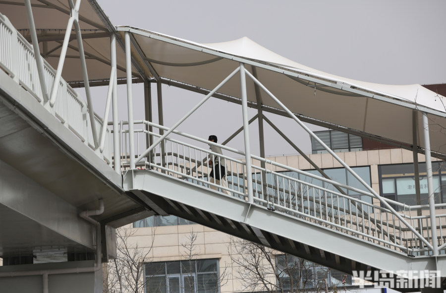 崂山区同安路过街天桥:走天桥,很舒心-半岛网