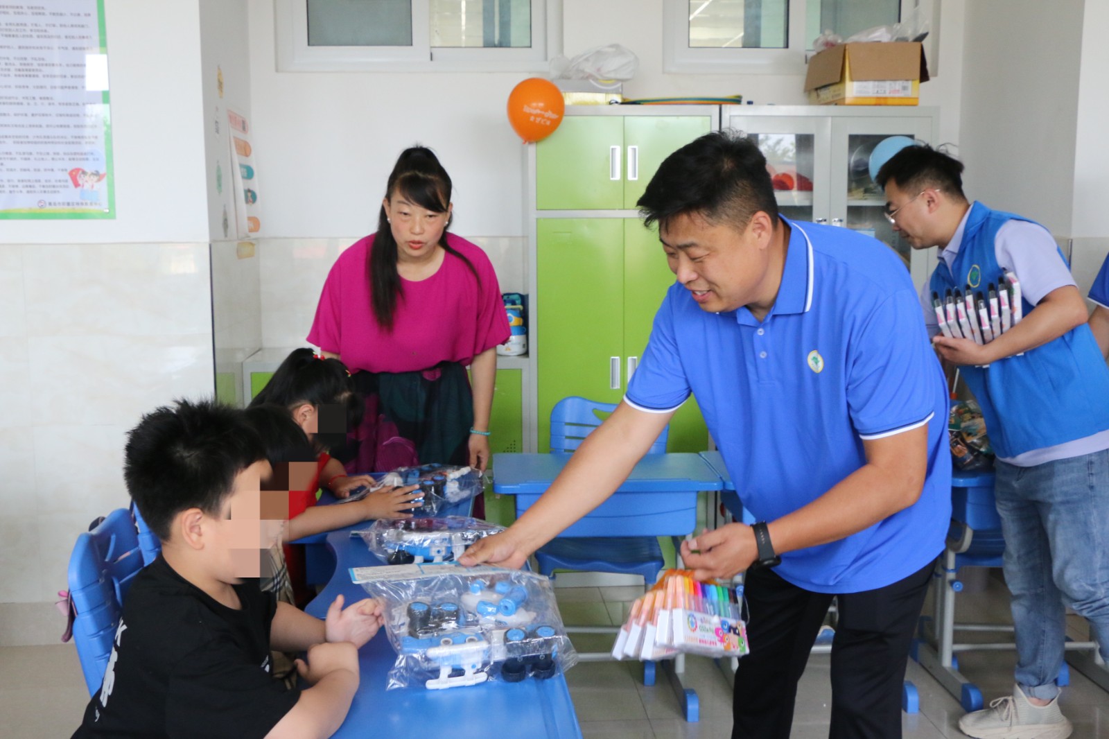 即墨区精英助残志愿者协会到特殊教育中心开展"六一"儿童节慰问活动