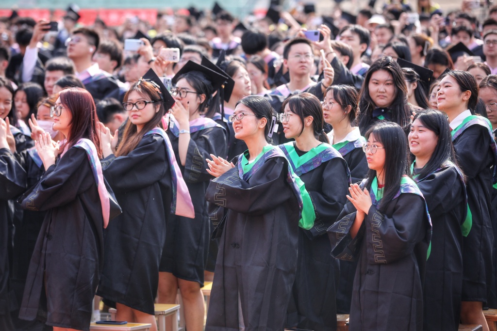 拨穗正冠告别校园青岛农业大学举行2023年毕业典礼暨学位授予仪式