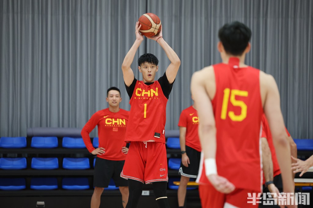 感谢青岛中国男篮在青公开训练课乔帅回应热点希望李凯尔能尽早归队