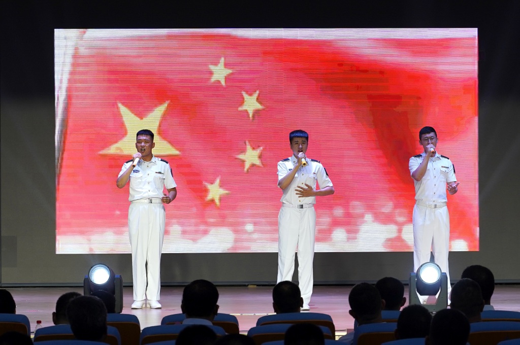 海岸新区庆祝八一建军节暨纪念延安双拥运动八十周年军地联欢晚会举行