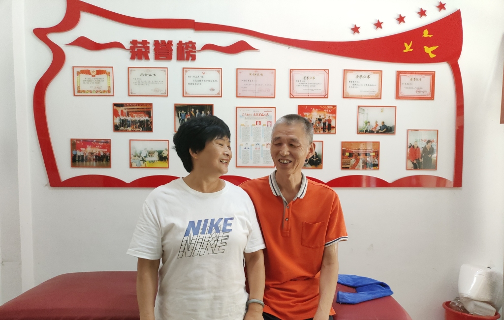 我是你的眼特等伤残军人徐嘉庆和妻子36年风雨相守