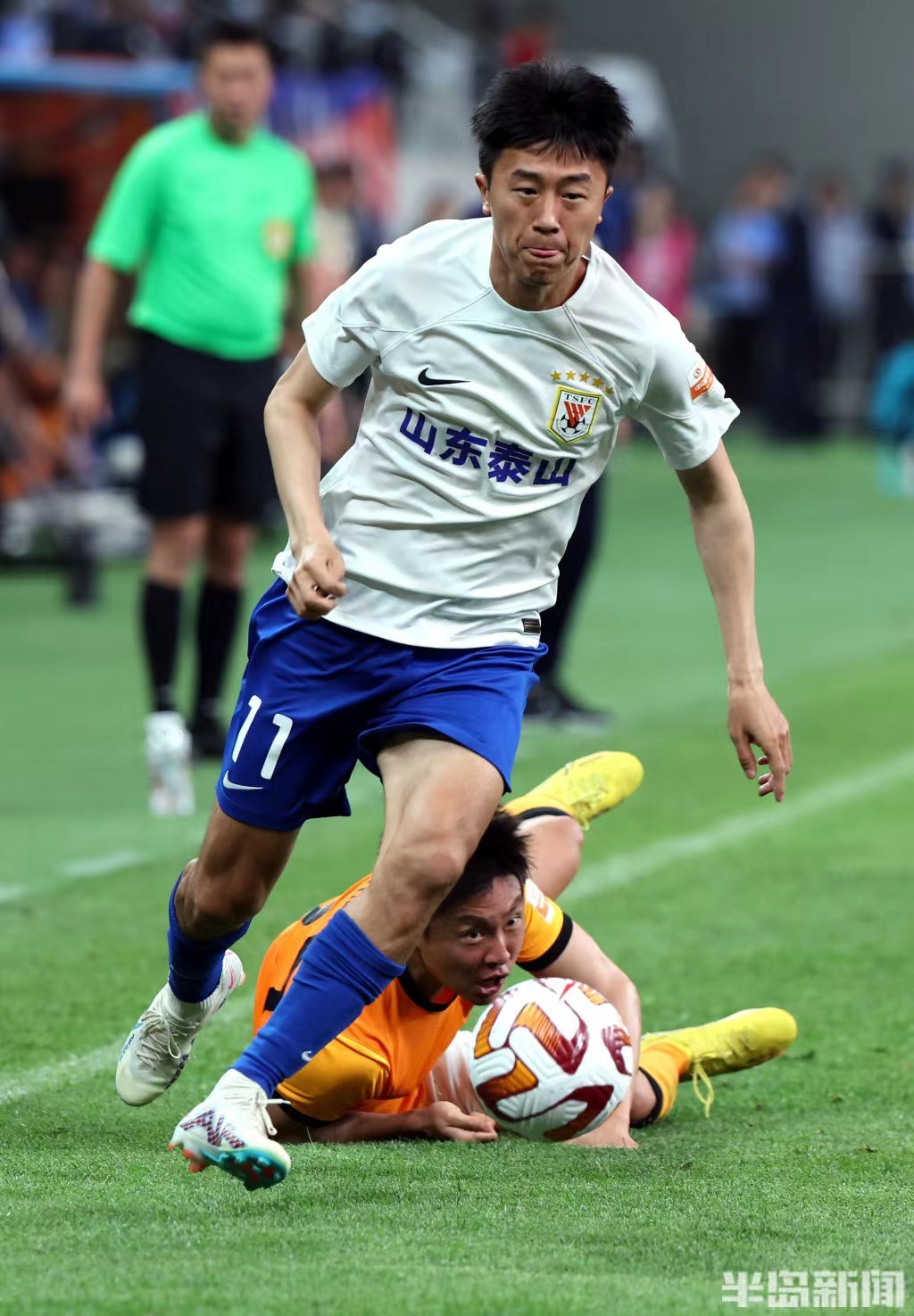 大胜印度中国男足亚运队取得开门红青岛籍球员刘洋首发登场