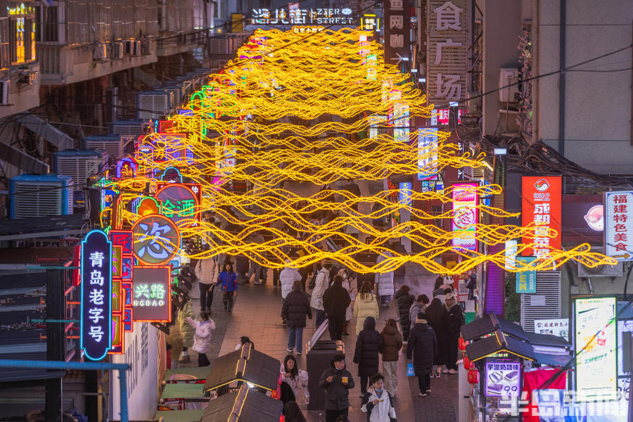 台东步行街新春景观红火喜庆春节临近,老城区里一片张灯结彩.