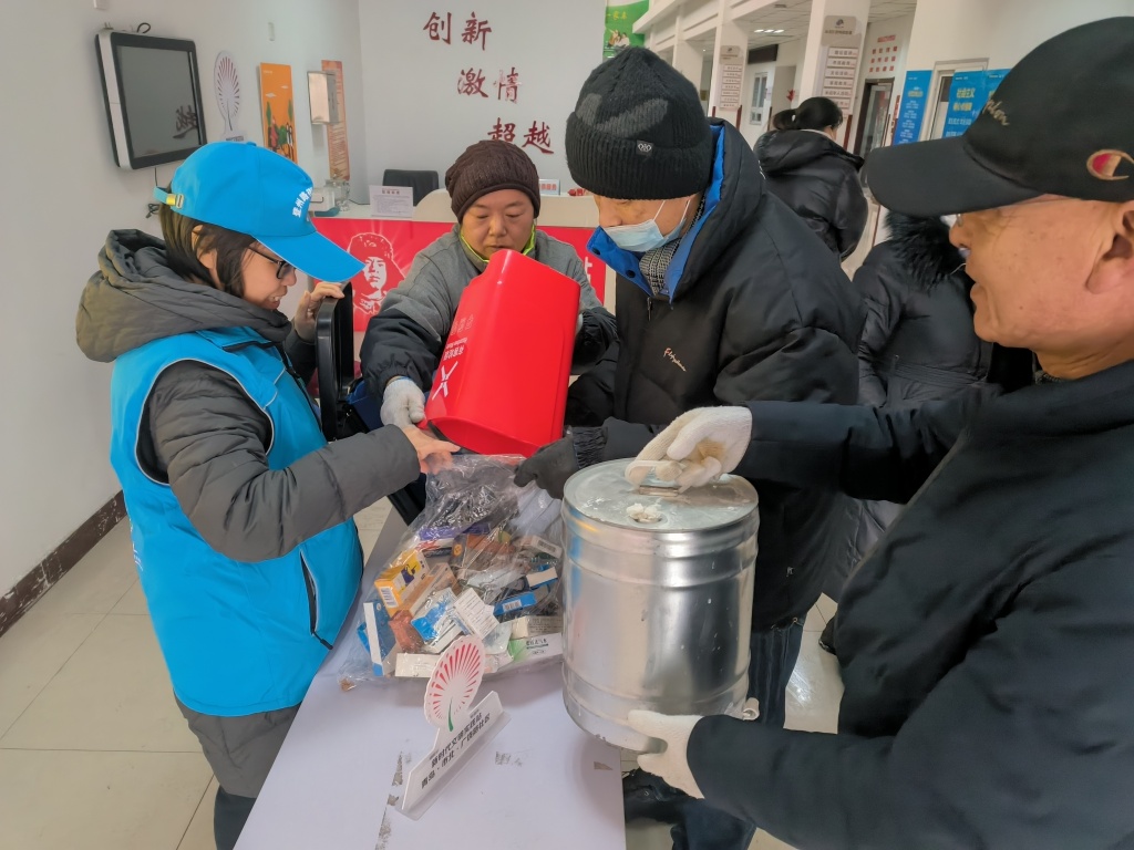 市北区台东街道组织开展有害垃圾集中投放日专题宣传活动