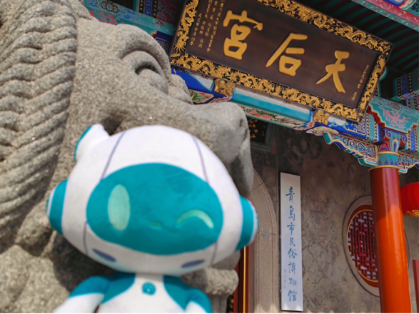 乘坐蓝谷快线至会展中心站e出入口出站青岛市博物馆出