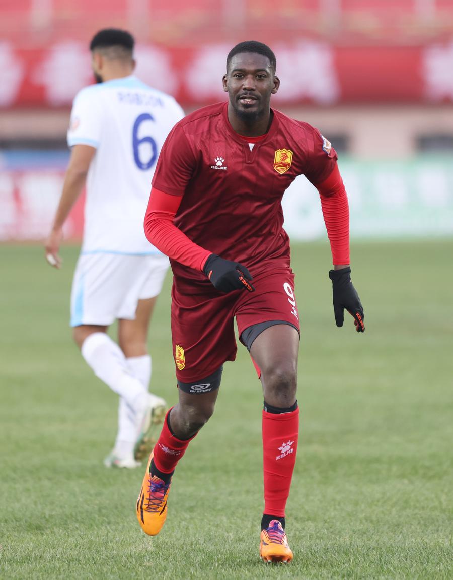 这是一个苦涩的周末青岛红狮主场首秀不敌大连英博海牛西海岸也双双