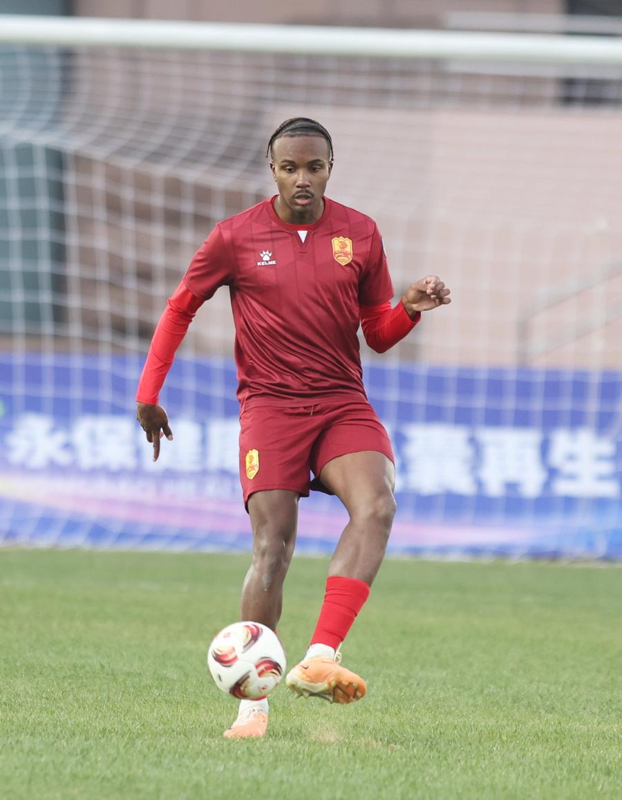 这是一个苦涩的周末青岛红狮主场首秀不敌大连英博海牛西海岸也双双