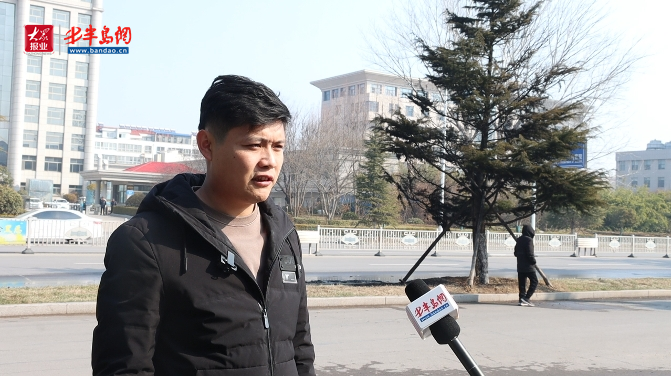 低速四轮电动车路边发生自燃诸城退伍老兵王晨旭挺身而出