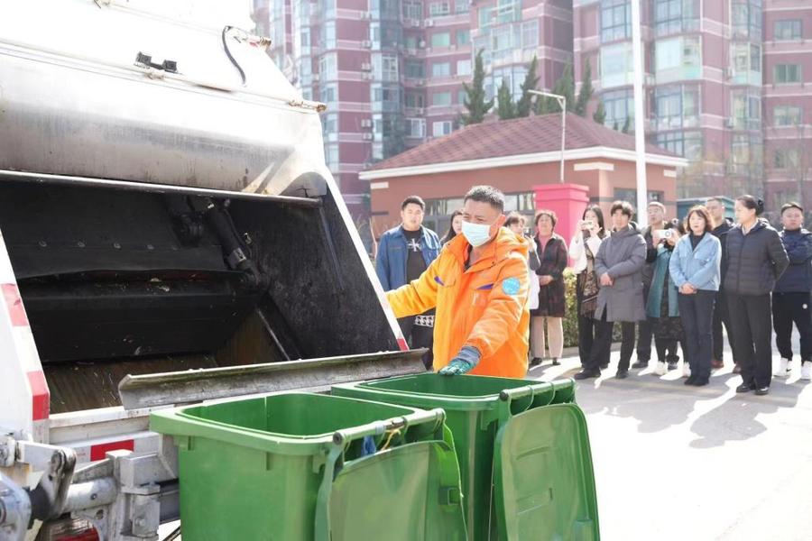 青岛市民代表观摩垃圾分类全流程提出宝贵建议