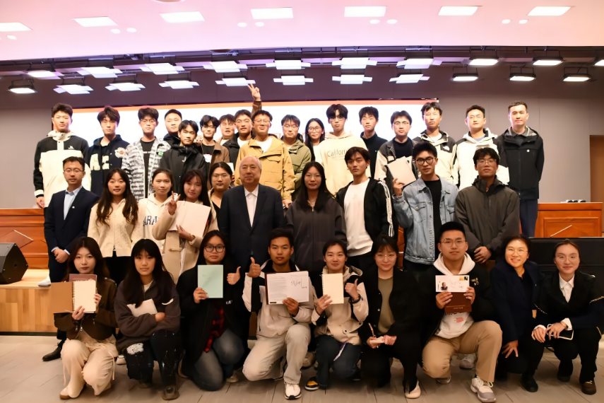 钱永刚做客青岛黄海学院讲述父亲钱学森的科学精神