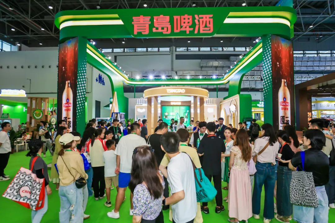 67青岛啤酒新意涌动消博会质领消费新体验