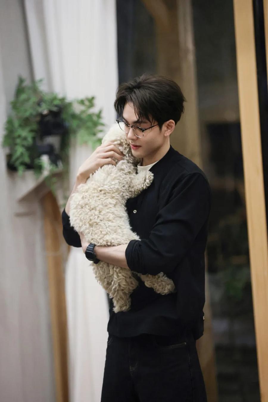 张颂文让马嘉祺多问问曾舜晞,"对新来的伙伴保持好奇心",于是从鼠壳 