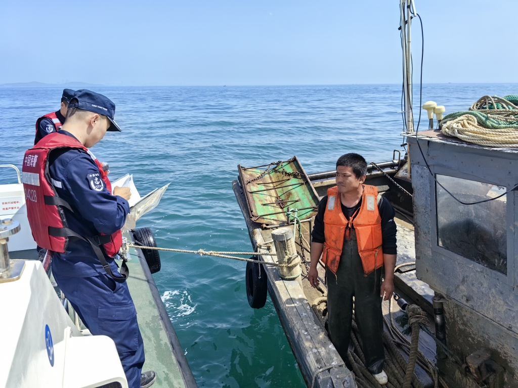 青岛海警局黄岛工作站多措并举开启2024年伏季休渔执法行动