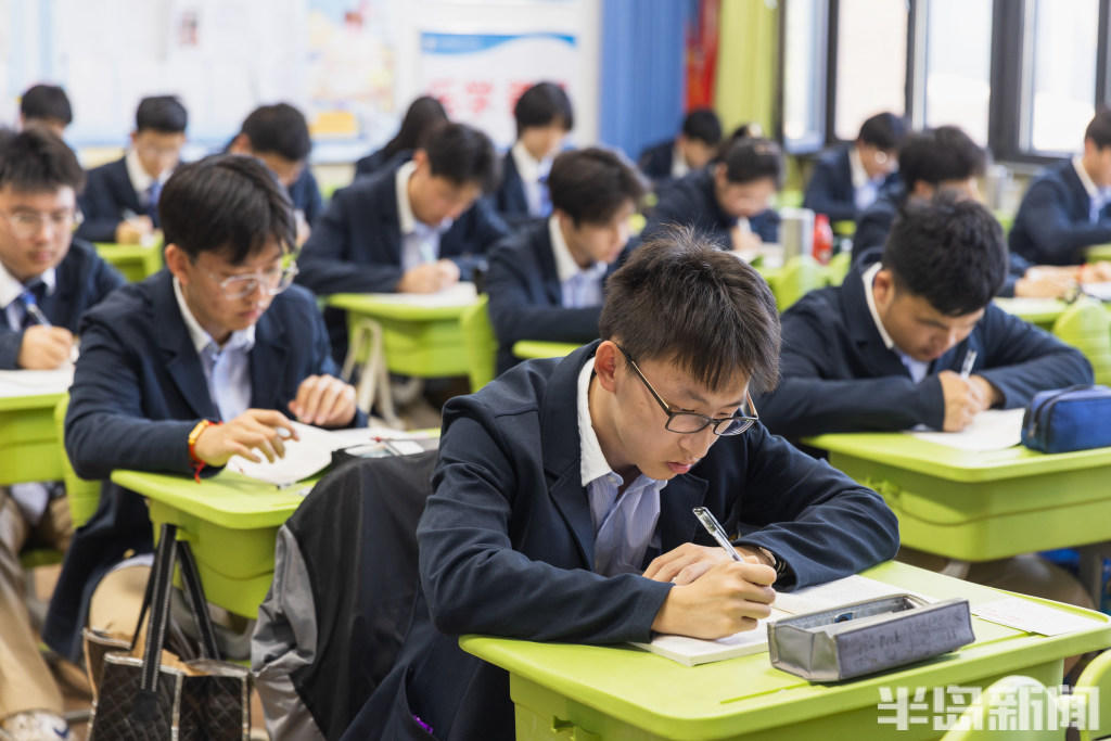 放飞气球,获赠礼物,品尝美食……高三考生收获"甜蜜"祝福!