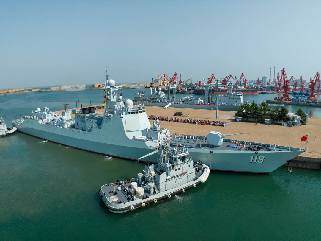 欢迎回家!中国海军第45批护航编队完成任务返回青岛