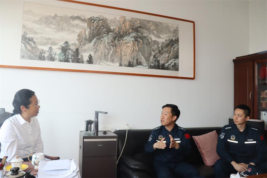 近日,为进一步加强海上执法协作,提升海洋治理效能,山东青岛海警局