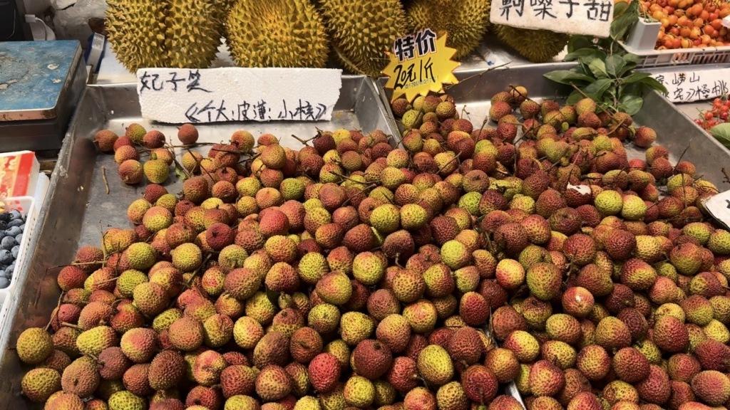 一线探访丨荔枝太贵吃不起?记者探访青岛市场,想“水果自由”还得再等等-半岛网