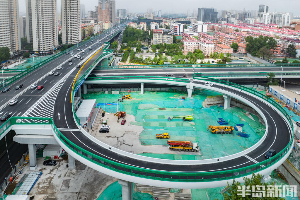 经过山东路跨线桥通过匝道直接驶入杭鞍高架路,可向西通往环湾大道