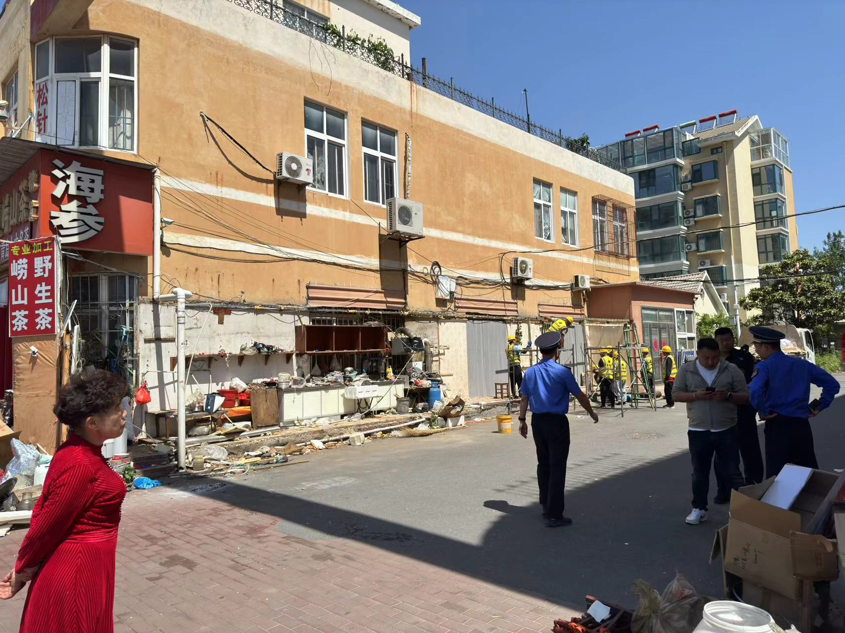 崂山区王哥庄街道:依法拆除"楼上楼",专项整治违建房