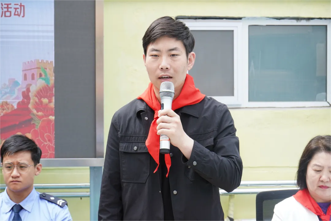 青岛基隆路小学书记,校长邱琳勉励队员们,翔宇少年要有"翱翔宇宙之内