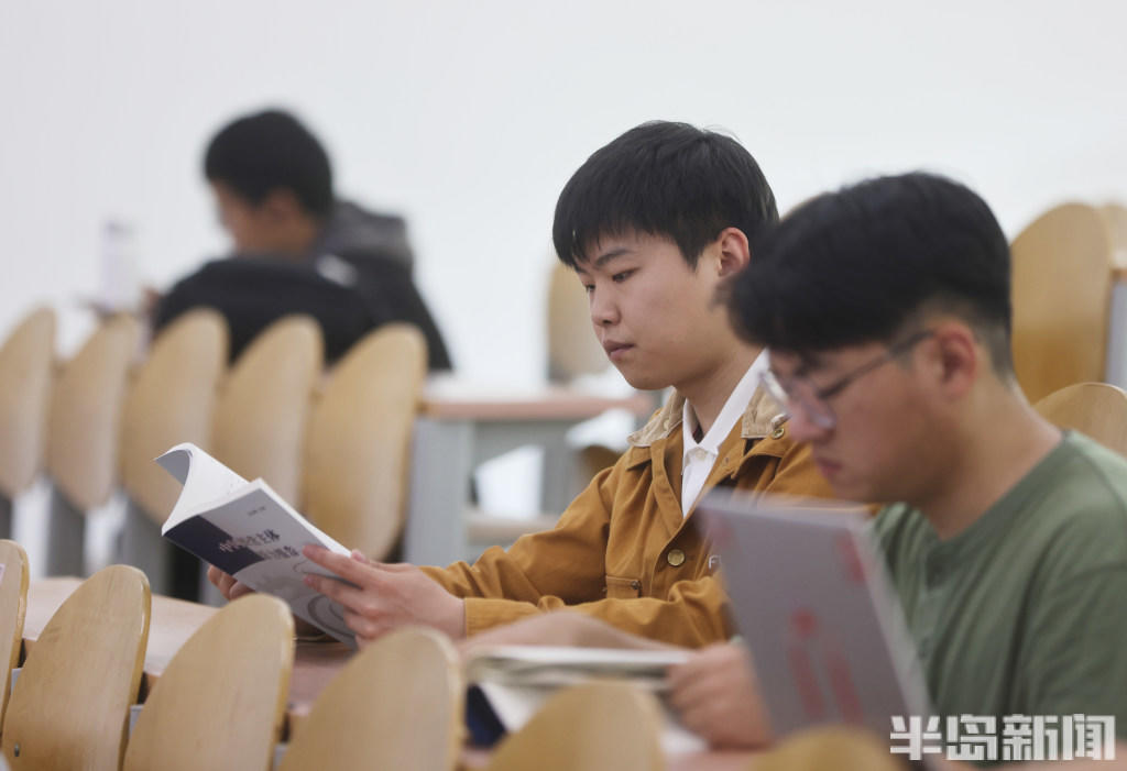 青岛大学商学院2021级技术经济及管理专业8名研究生 6人申博成功