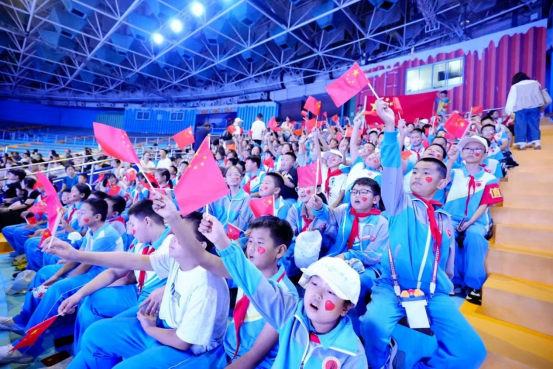 青岛极地海洋公园国庆狂欢：海洋盛宴，共贺华诞