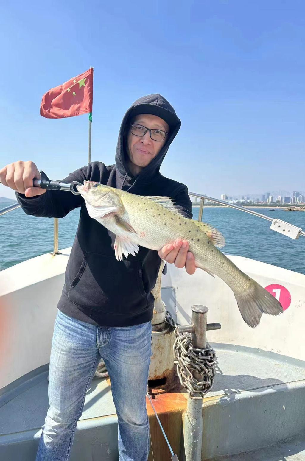 记者体验青岛海钓:为何玩一次就能上瘾,“海上高尔夫”到底有何魅力?-半岛网