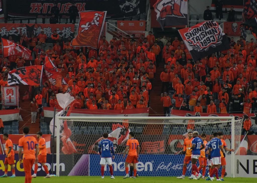 亚冠联赛决赛首回合激烈对决海港队客场2比2战平蔚山现代总决战悬念留至次回合