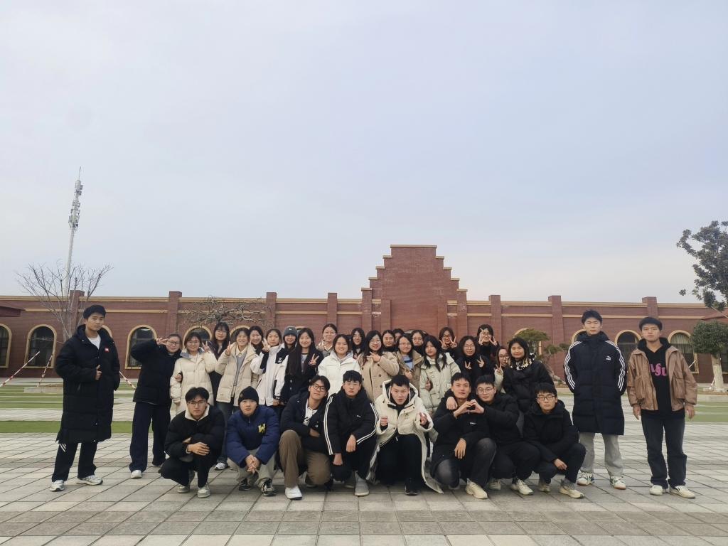 太暖了！休产假前一天，她收到了同学们送来的百家被-半岛网
