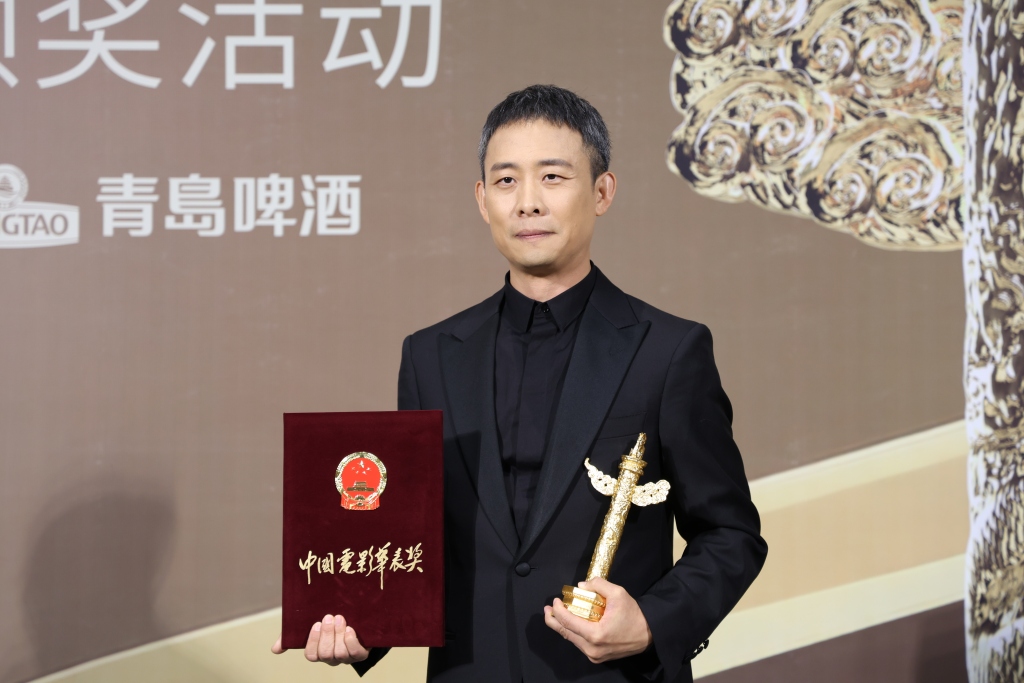 青岛是电影人的福地！第二十届中国电影华表奖青岛揭晓，张译、惠英红获优秀男女演员奖-半岛网