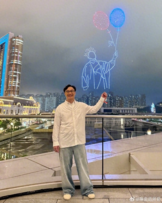 51岁陈奕迅自曝压力太大患焦虑症，巡演期间靠吃药治疗，此前多次因身体原因取消演唱会