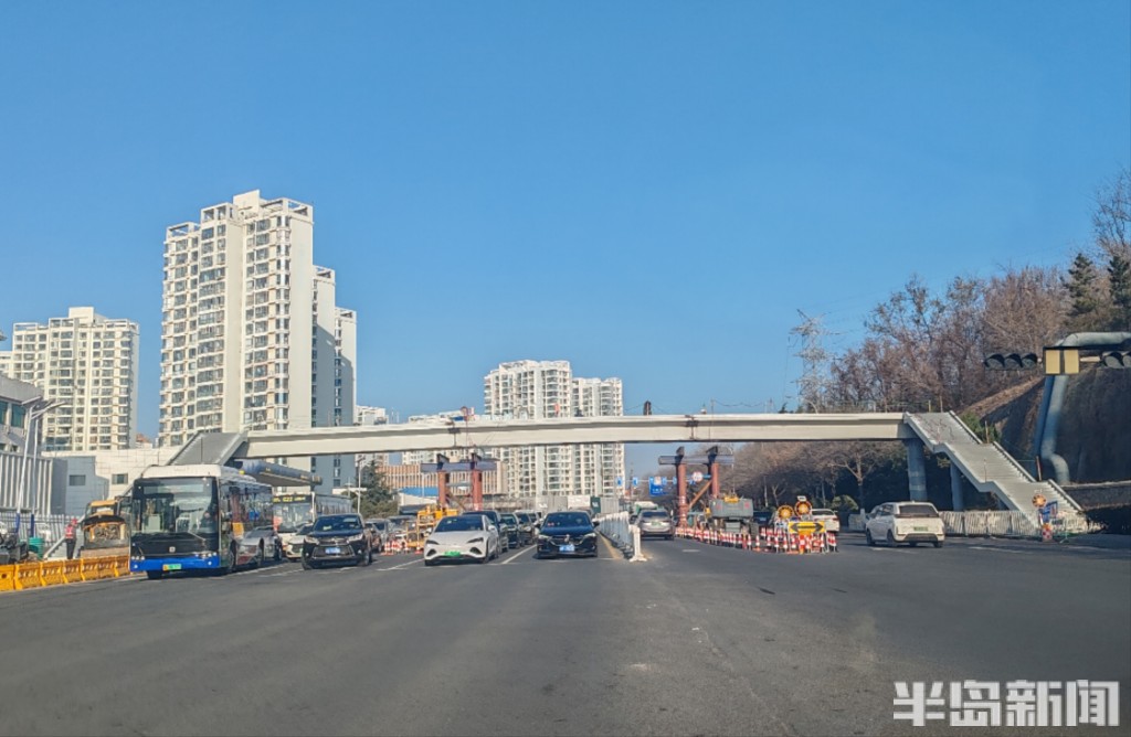 青岛:福州北路与奉化路路口过街天桥显现雏形-半岛网
