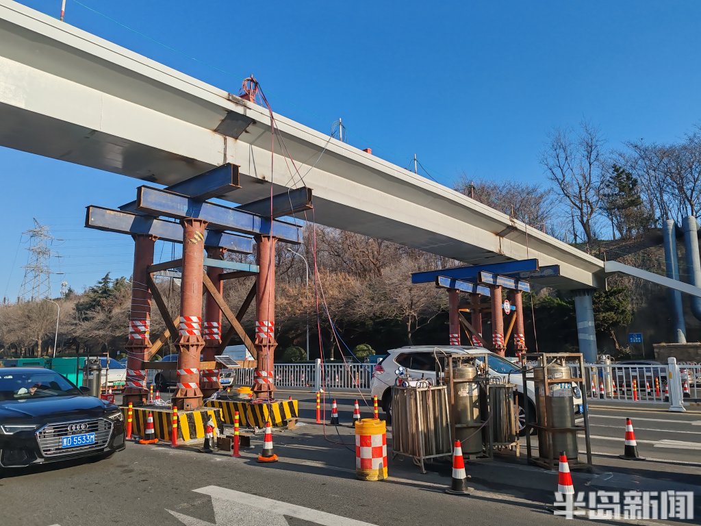 青岛:福州北路与奉化路路口过街天桥显现雏形-半岛网
