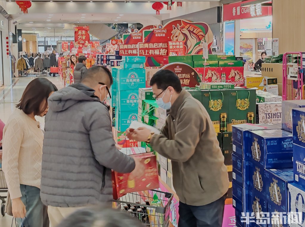 青岛:节前礼盒商战正酣,市民周末选购忙-半岛网